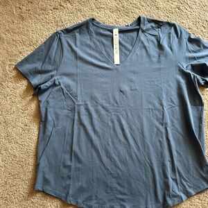 Women's Lululemon V-Neck Love t-shirt